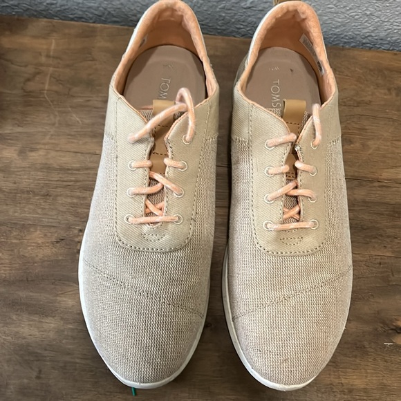 Tom’s size 11 Cabrillo sneakers tan - Picture 8 of 8